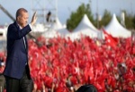 Din, vatan istismarı kazandı
